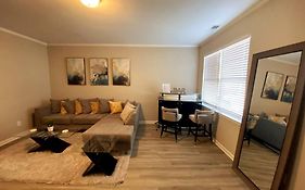 Brand New Home Mins To Airport